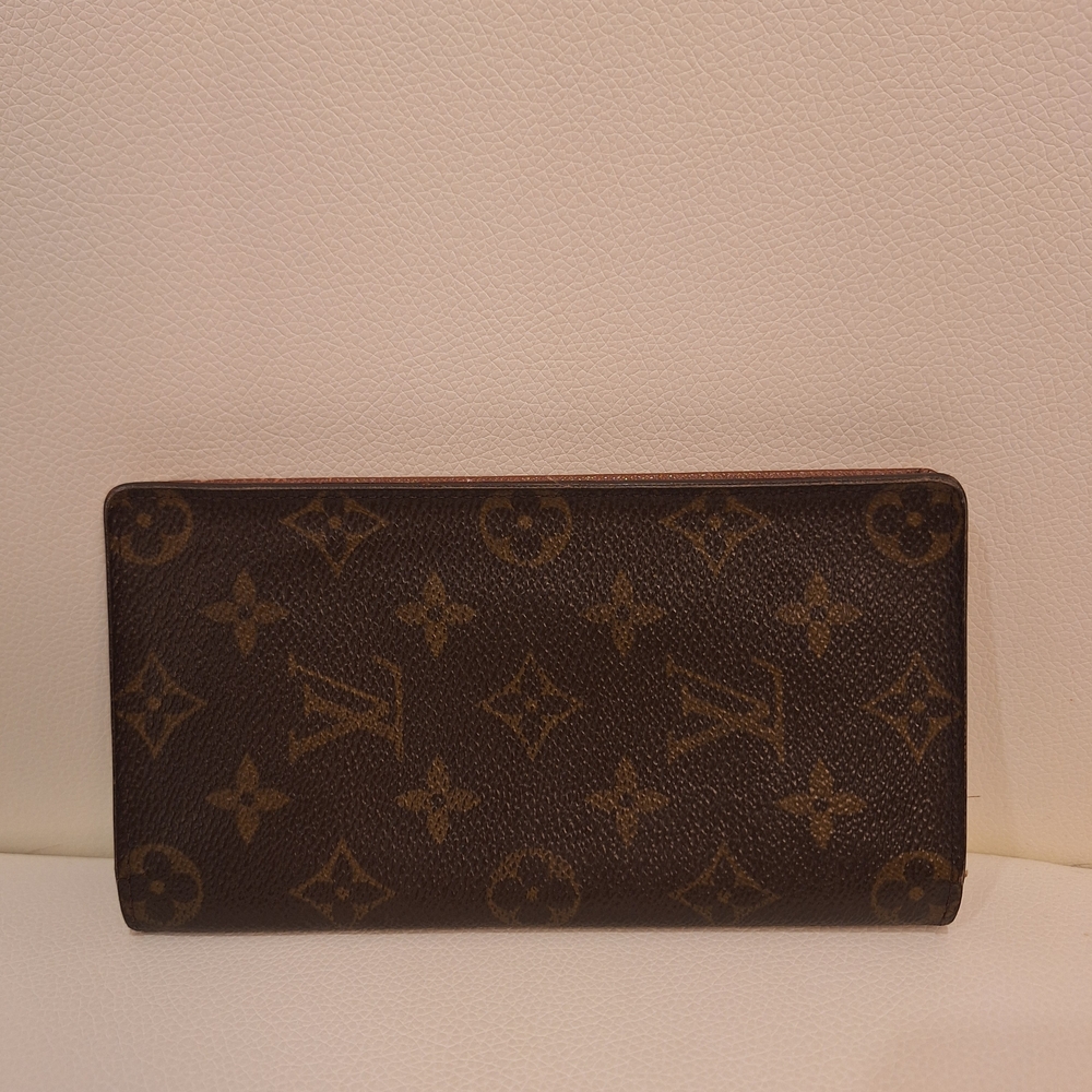 EUC Louis Vuitton Long Bifold Pebbled Leather Wallet Monogram Canvas